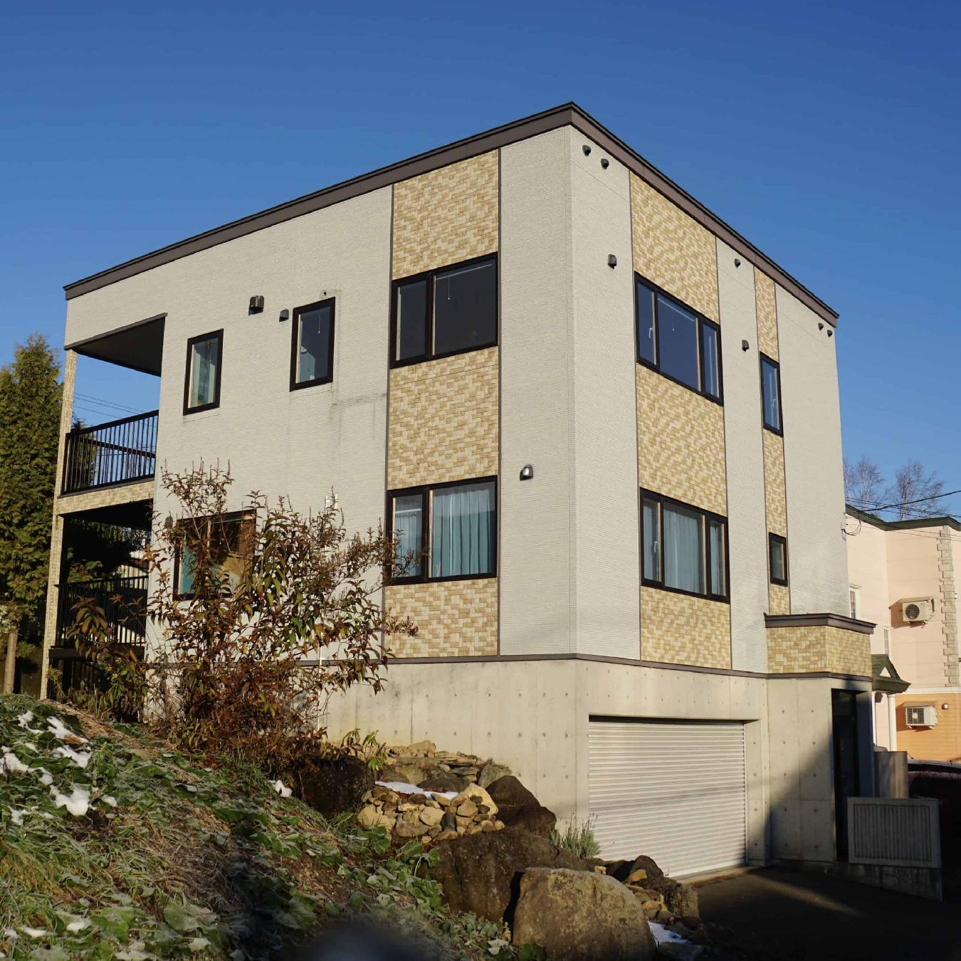 Furano Box House